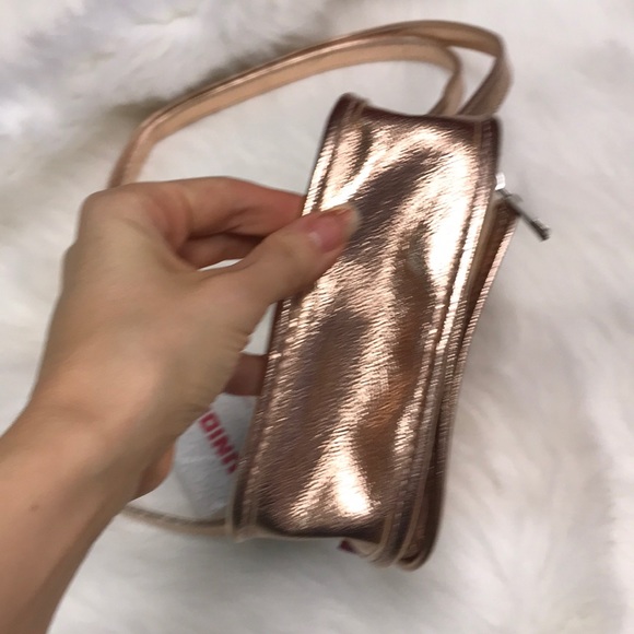 LAST ONE🎉 Cute rose gold Unionbay crossbody purse - Picture 4 of 8